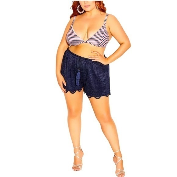 City Chic Lace Glamour Short - Picture 1 of 2
